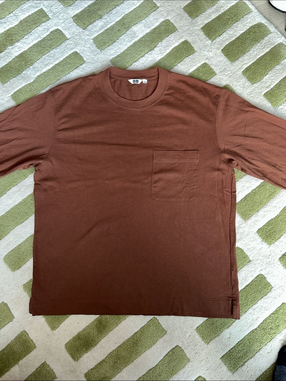 Uniqlo Men’s Brown Longer Sleeve Pocket Tee